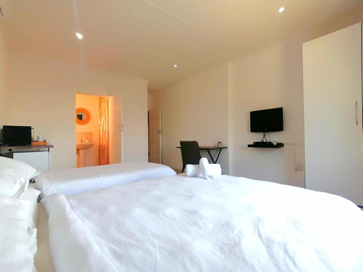 Cosmo Sleepover Roodepoort Dış mekan fotoğraf