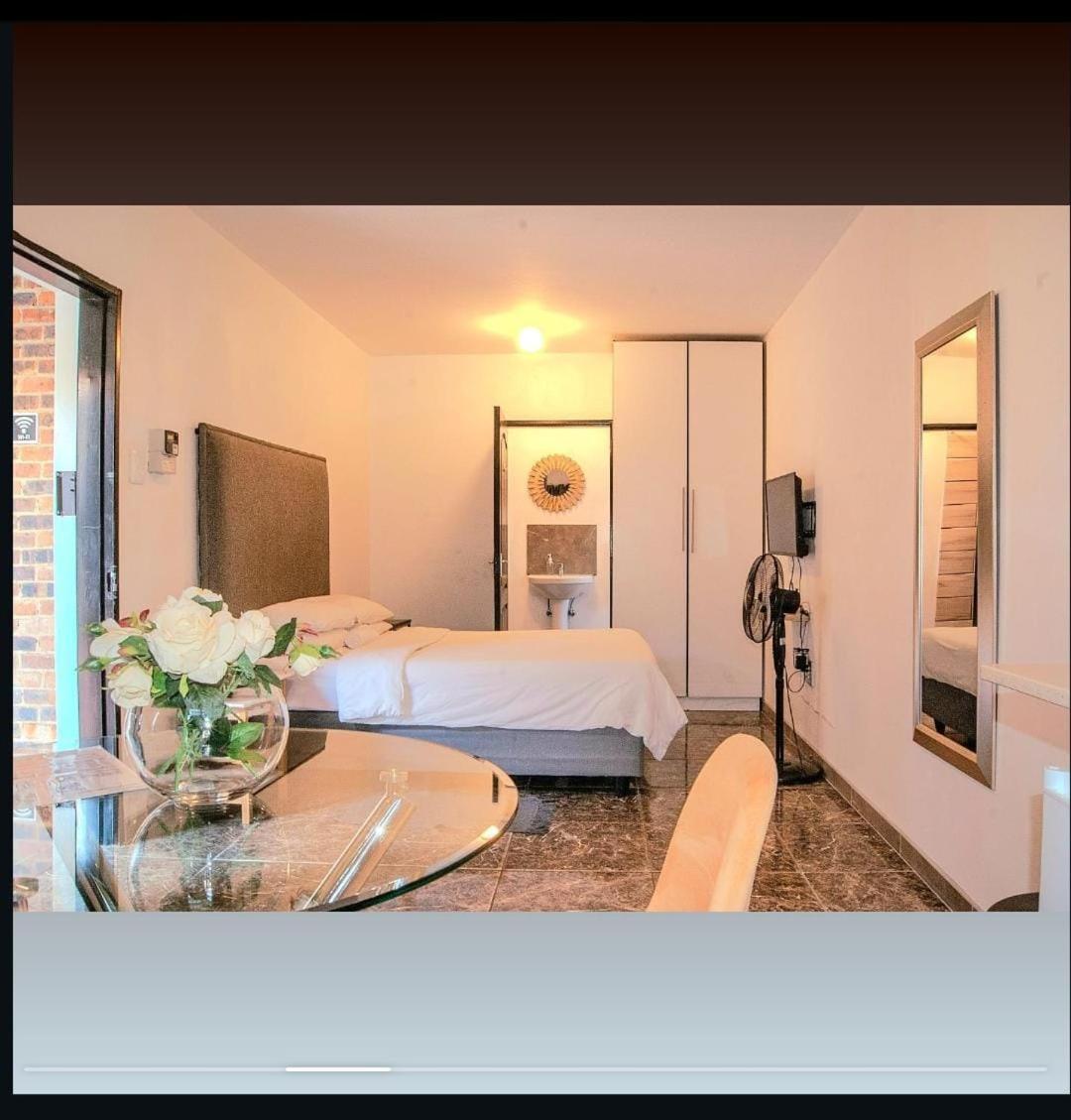 Cosmo Sleepover Roodepoort Dış mekan fotoğraf